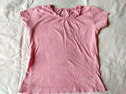 Bledo ruzove tricko, 104