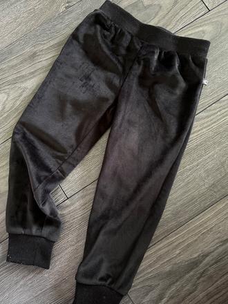 Semisove teplaky, 104