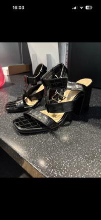 Sandále s hadím vzorom, 38