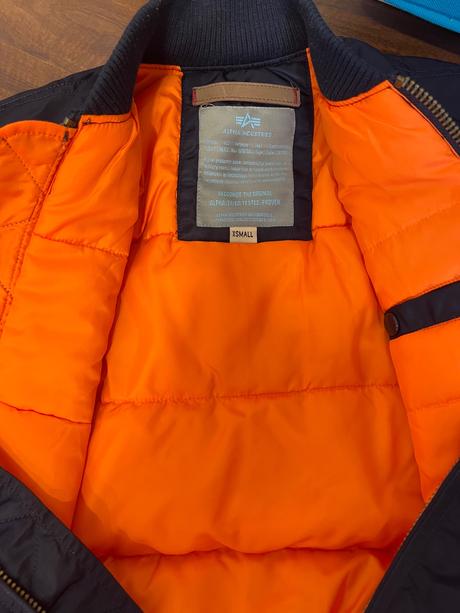 Alpha industries prechodná bunda vo farbe tmavomod, xs