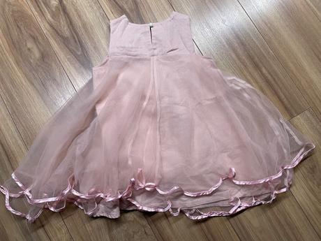 Slávnostné šaty, 92