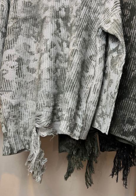 Svetrik asymetricky uni, 