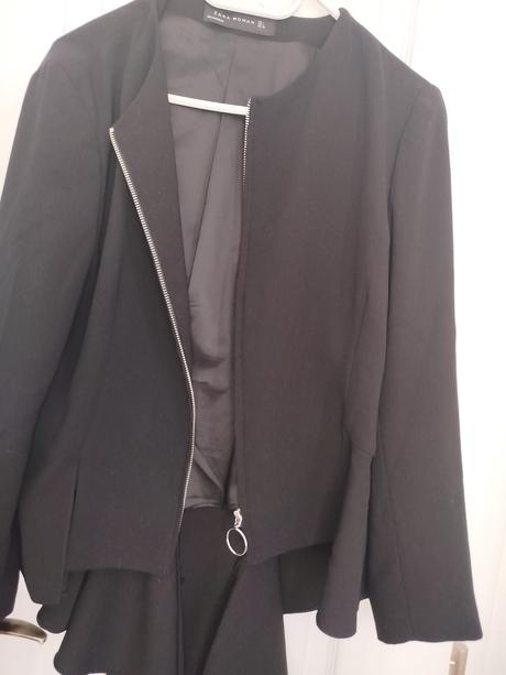 Zara zaujímavé sako vzadu s volanom, zara,l