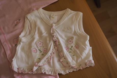 Dojčenská súprava s vestičkou, 56