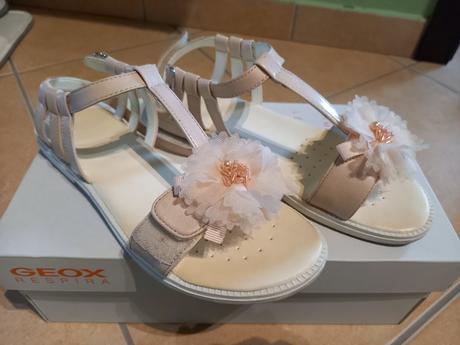 Predam dievcenske ssndalky, geox,37