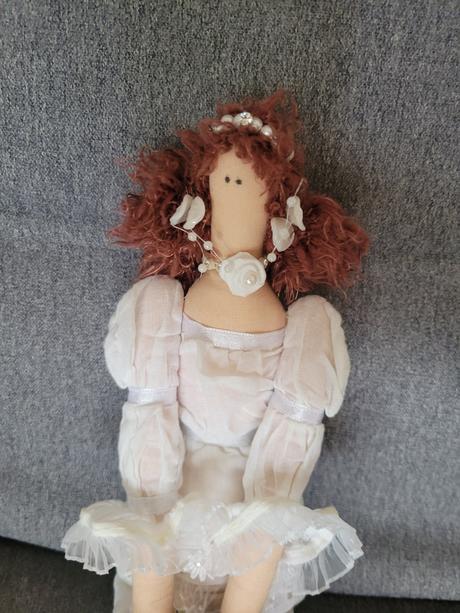 Tilda bábika nevesta, 