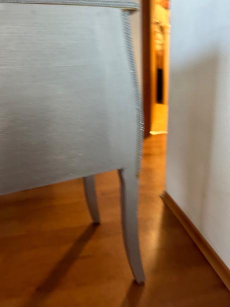Strieborny stolček,