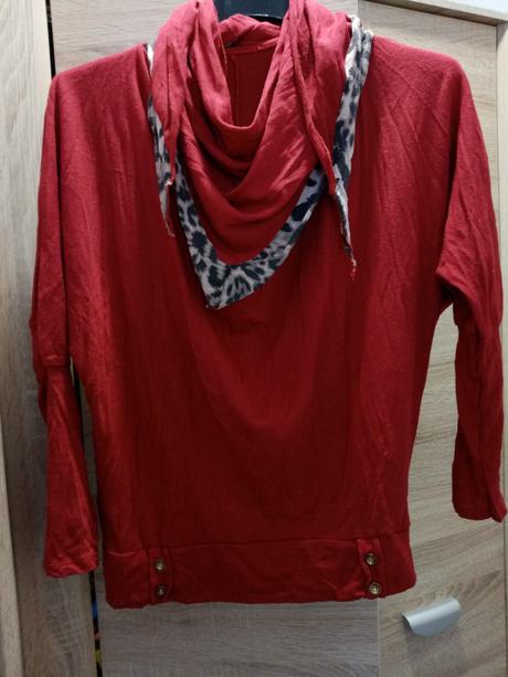 Pulovrik so satkou, s