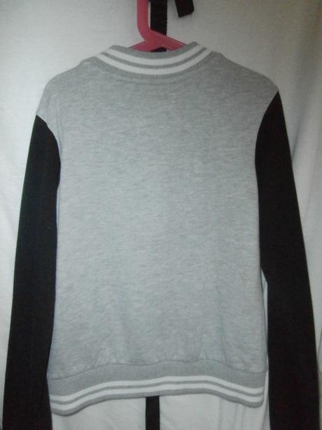 Mikina na cvoky, 146