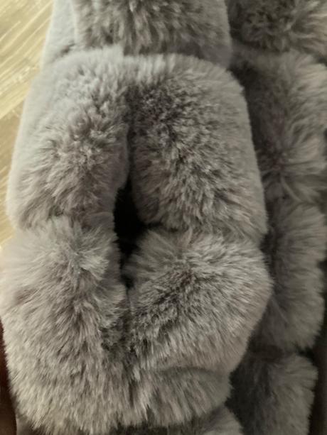 Kožušinová vesta darujem k nákupu, 