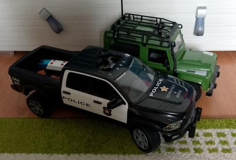 Bruder auta polícia, jeep, 