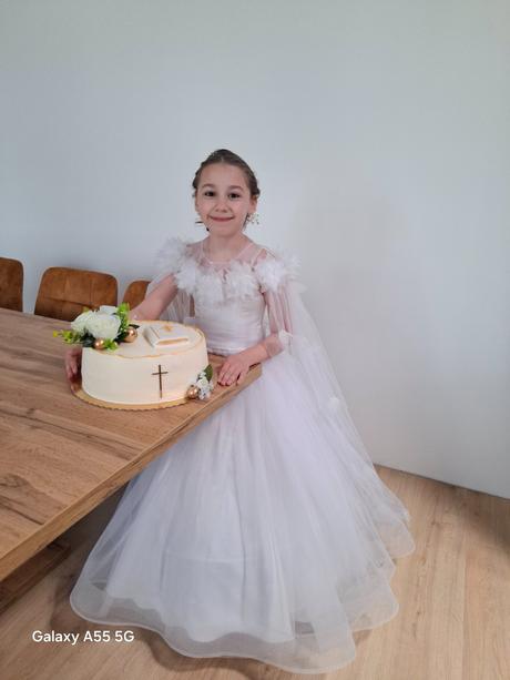 Šaty prvé sväté, 140