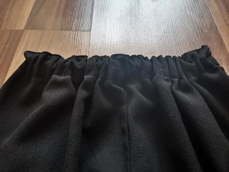 Spoločenské nohavice, 122