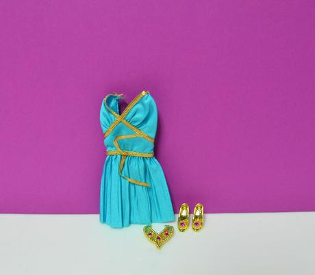 Barbie šaty a doplnky, 