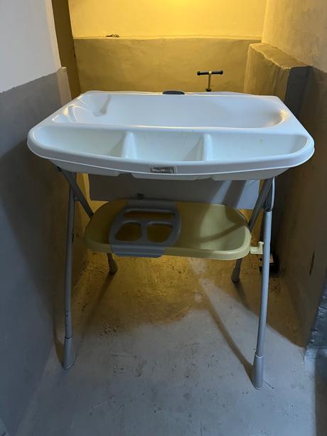 Prebaľovací pultik s vaničkou cam, 