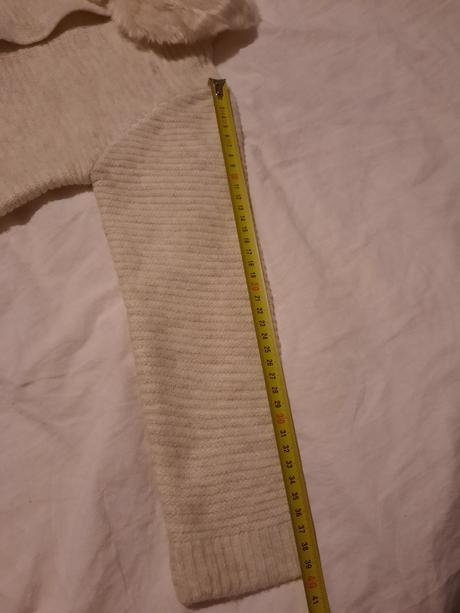 Krasny svetrík s chlpatym golierom, f&f,122