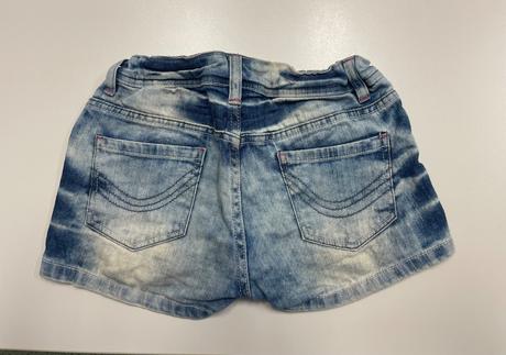 Dievčenské riflové kraťasy., 140