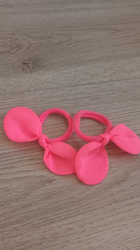Ružové gumičky s mašličkami, 
