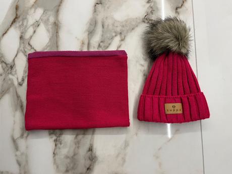 Zimná čiapka s brnbolcom a šál, 