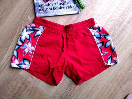 Šortky, 32