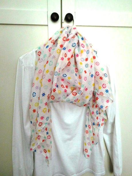 Trendy šatka super stav,