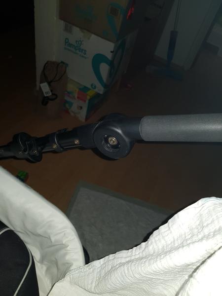 Poškodená rukoväť kočíka - chýba tlačidlo polohovania. Čo s tým?