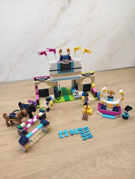 Lego friends stephaniina parkurova draha 41367,