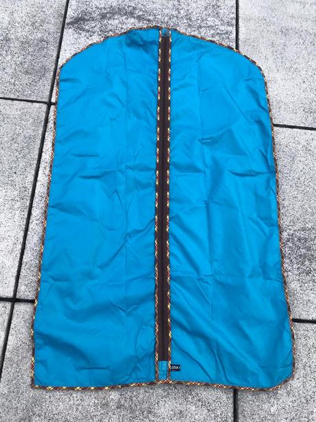 Impregnovaný obal na oblek,