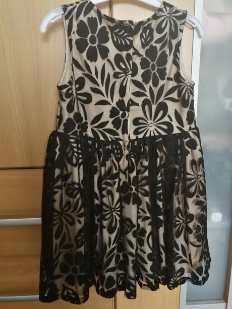 Slavnostne saty s cipkou, 104