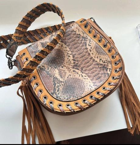 Hnedá kabelka, reserved