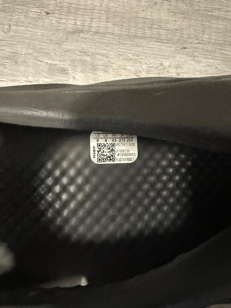 Originál yeezy foam runner, 43
