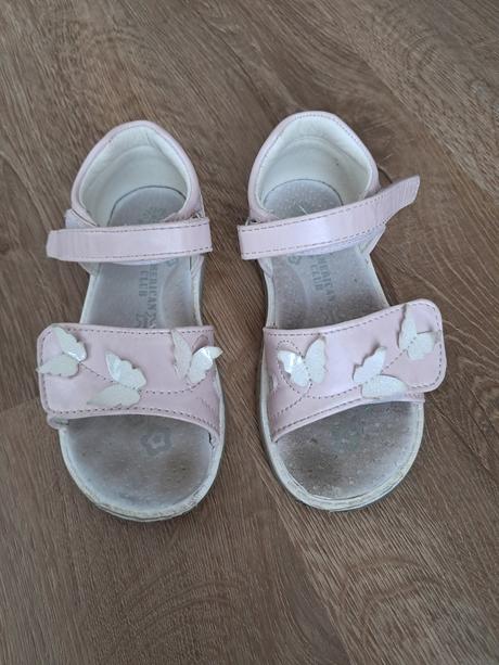 Sandálky, 25
