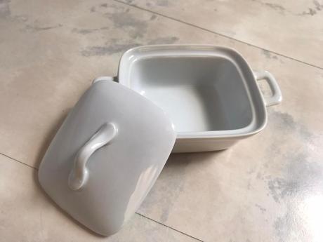 Porcelánová maselnička, 