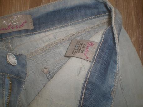 Dámske riflové kraťasy, 28