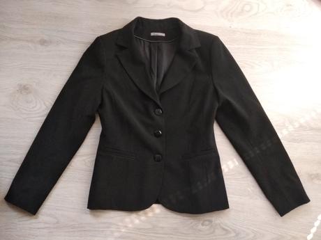 Čierne sako, 40