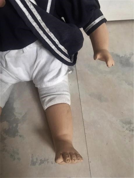 Porcelánová bábika z kolekcie promenade,