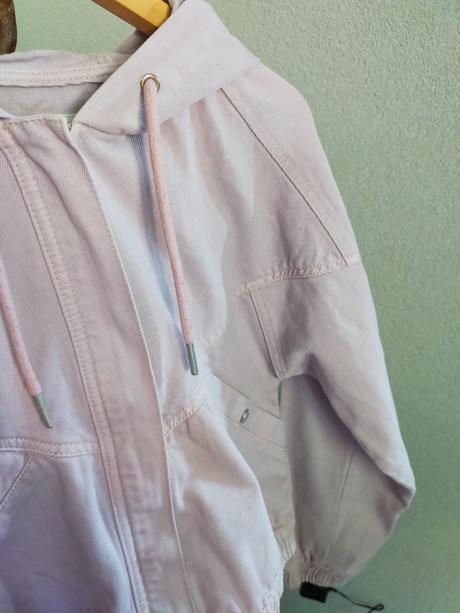 Bledofialova bundicka, house,s