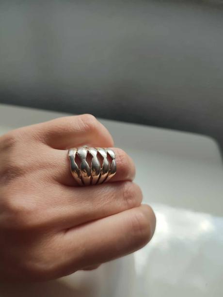 Mohutný strieborný prsteň - 925,