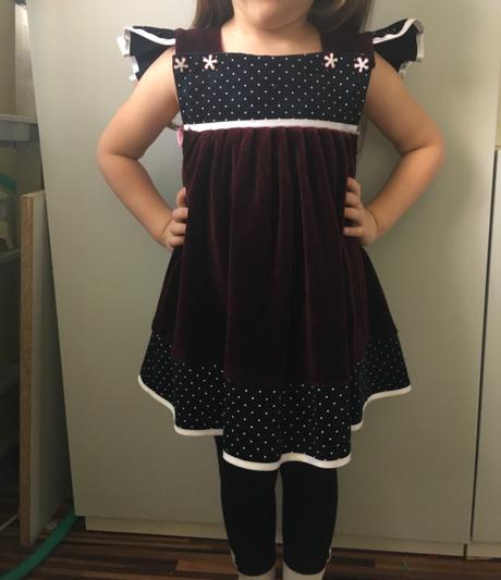 Zamatové slávnostné šaty, 92