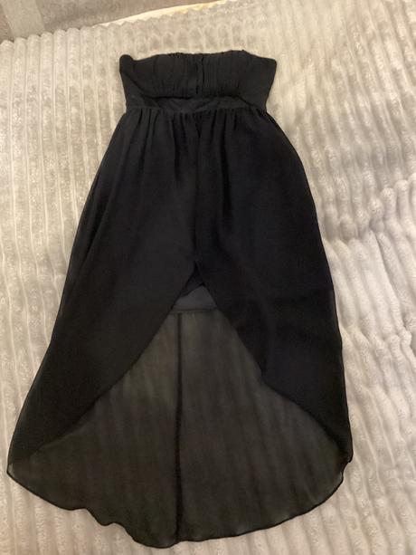 Krásne atypické šaty vzadu na zips, s