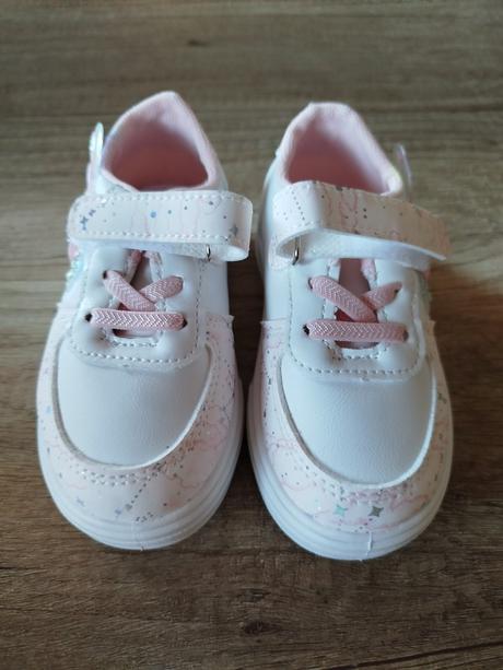 Dievčenské tenisky, 25