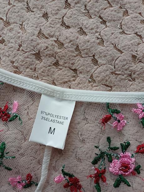 Nádherný čipkovaný set spodného prádla, m