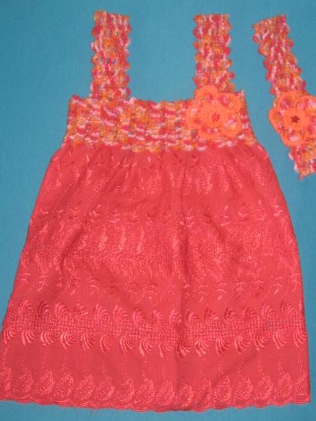 Madeirové šaty + čelenka, 98