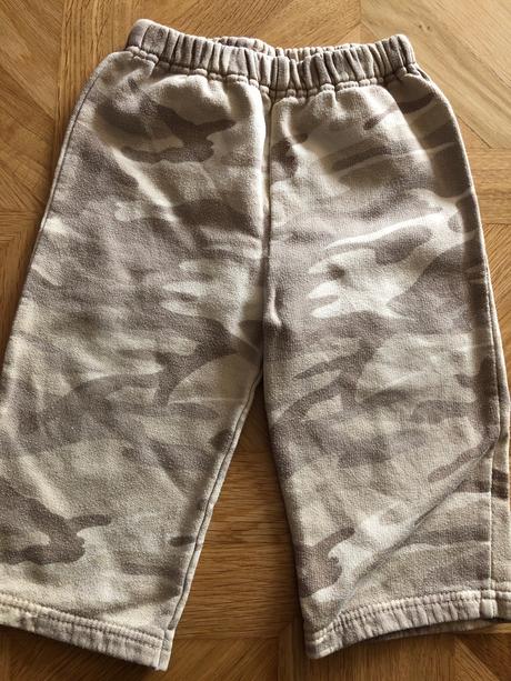 Maskáčové tepláky, 86