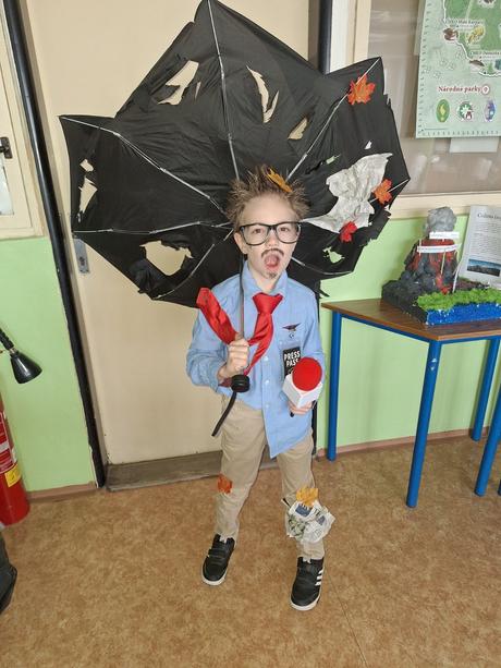 Reportér v tornáde - karnevalový ostým, 