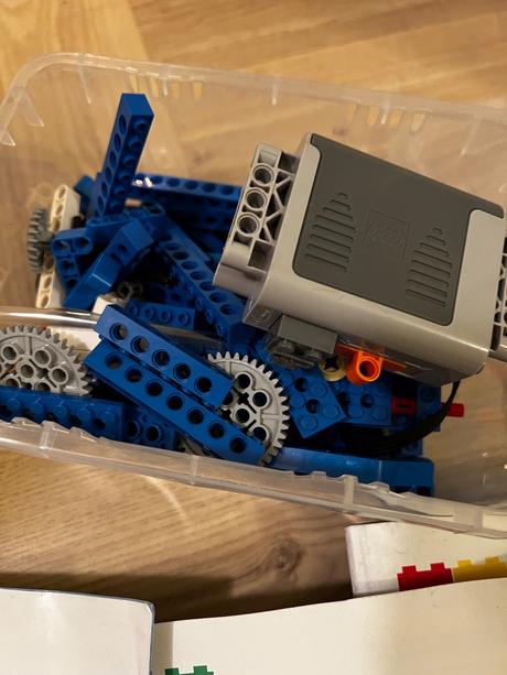 Lego tvorive stavebnice s motorom, 