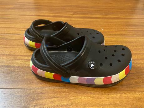Čierne crocsy s farebnými pruhmi veľ. 34-35, 35