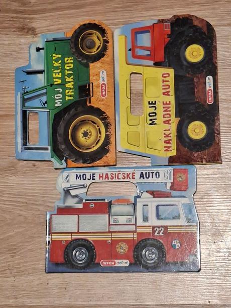 Traktor , nákladné a hasičské auto,