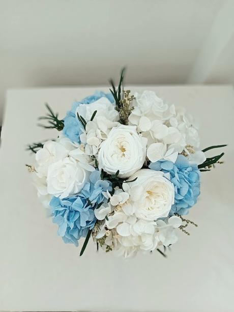 Krásne bohostyle a green kytice, ikebany plne pamp, 