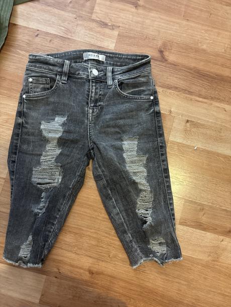 Kratasy/sortky  xs-s zn. guess ,3/4 nad kolena, guess,xs